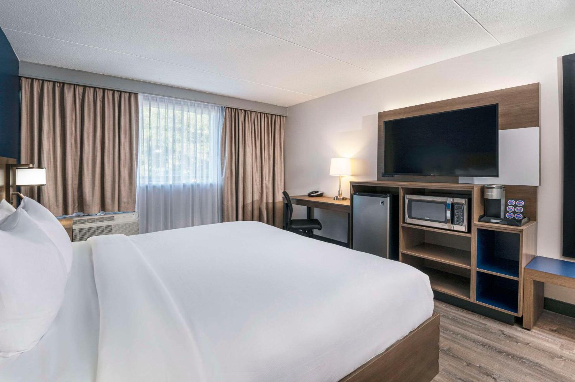 Comfort Suites Kingston Central מראה חיצוני תמונה