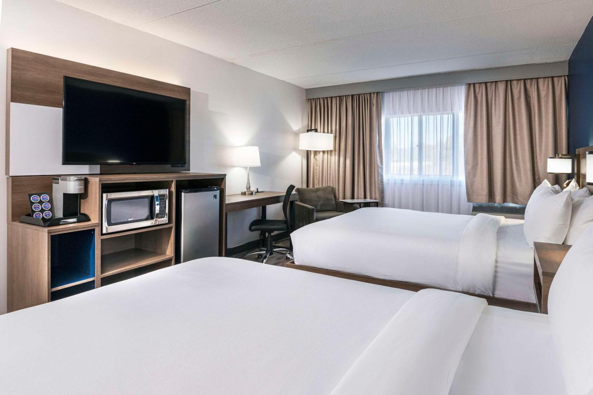 Comfort Suites Kingston Central מראה חיצוני תמונה