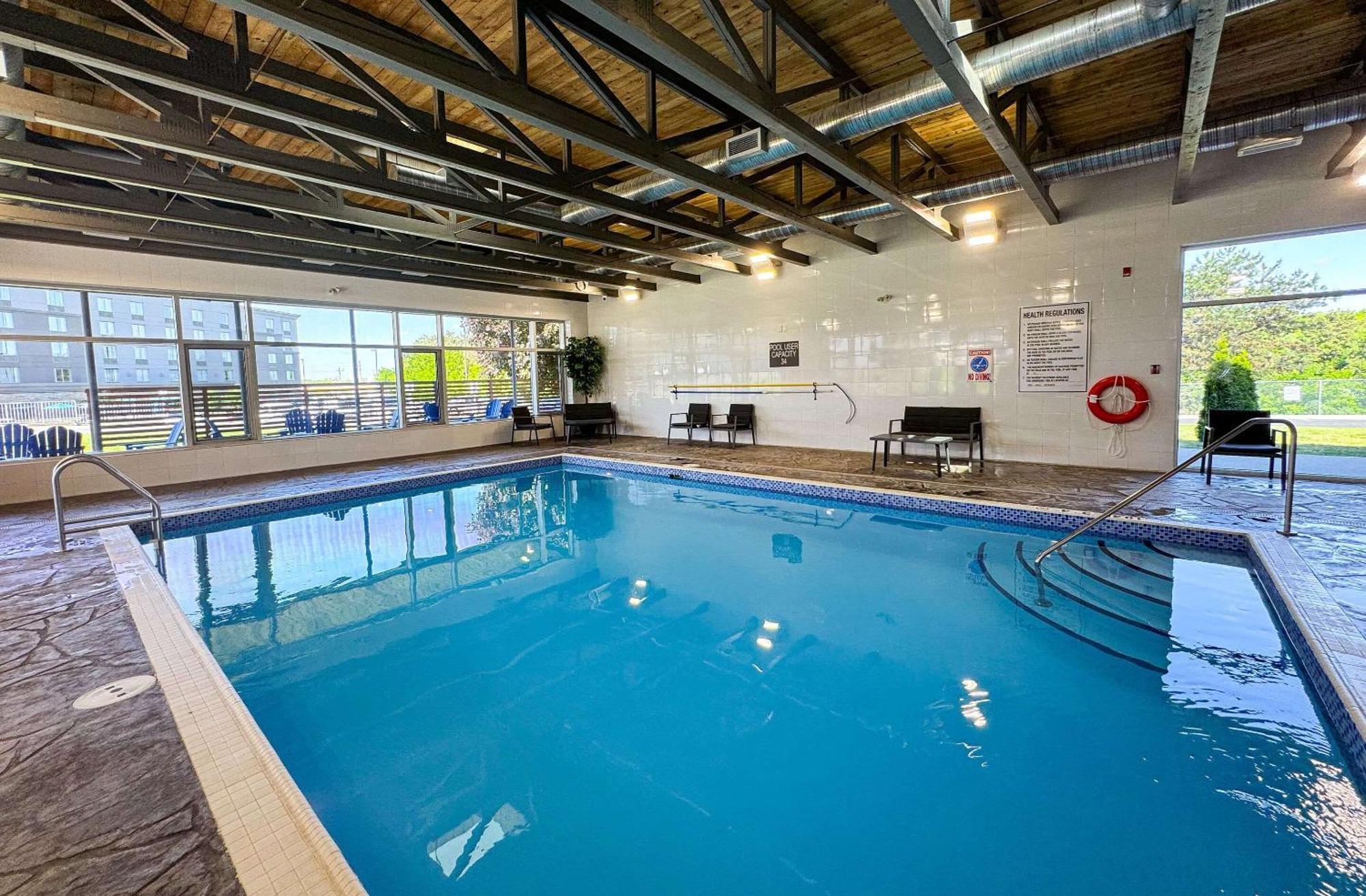 Comfort Suites Kingston Central מראה חיצוני תמונה